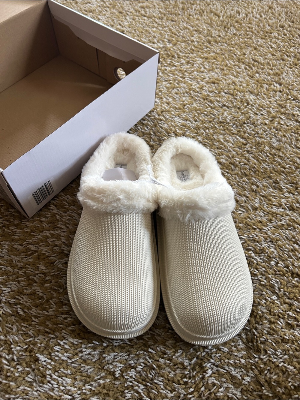 Serra Women's Cream Faux-Fur Lined Knit Slip-On Slippers